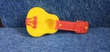 Детская пластиковая игрушечная гитара ссср, фото №3