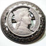 Старинная брошь из серебряной монеты, фото №2
