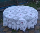 Скатерть Розы с вышивкой и кружевом D 170 см на круглый стол, фото №2