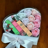 Букет из мыльных роз, композиция цветы из мыла, розы из мыла 'Нежные розы и Versace', фото №3