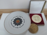 Тарелка ГДР "30 лет народной полиции" + 2 медали., фото №2