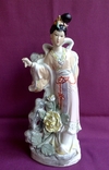 The statuette is a Chinese woman. Porcelain., photo number 2