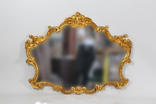 Золотое зеркало с резьбой в классическом стиле в ванную комнату., фото №3
