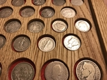 32 серебряные монеты в деревянном планшете., фото №4
