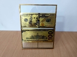 Золотистая банкнота 100 долларов в рамке, фото №2