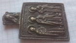 Нательная бронзовая иконка с тремя святыми, фото №3