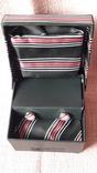 Комплект запонки, галстук в полоску и карманный платочек , новый, фото №3
