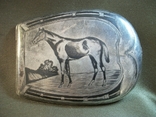 М722 Портсигар в форме подковы. Лошадь. Серебро, чернь, фото №2