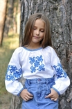 Ошатна біла блуза з вишивкою для дівчинки, фото №2