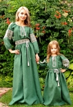 Вражаючий комплект - чоловіча вишиванка глибокого зеленого відтінку та жіноча вишита сукня, фото №9