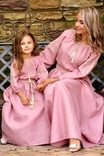Казковий комплект суконь для мами і доньки з ідентичною вишивкою, фото №6