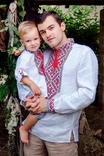 Комплект вишиванок для батька і сина з білого льону з червоно-чорною вишивкою, фото №2