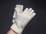 Шерстяные теплые женские перчатки молочного цвета, фото №5