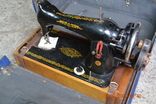 Portable sewing machine "Podolskaya" with manual drive. In a suitcase. From the USSR. Working, photo number 3