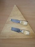 Доска с двумя ножами для сыра, фото №5
