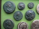 Монеты античности в золоте и бронзе. Копии, в раме без стекла, 24х19см., photo number 3