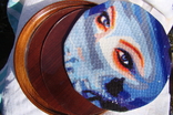 Embroidered painting Look of a woman, diameter 26.5 cm, photo number 11