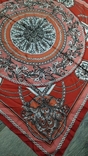 Италия!большой роскошный атласный коралловый платок с вензелями, шаль, новый, фото №3
