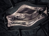 Сумка Prada ,и кожаная просто сумка с дефектом без клипсы, фото №11