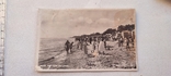 Старинная открытка " отдыхающие на пляже ", фото №2