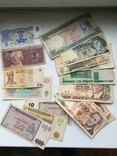 Bonds of the world - A selection of banknotes of the world (Europe, Asia, Africa and South America) except for the Royal, photo number 5