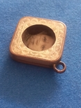 The pendant is gilded (under the photo?)., photo number 4