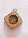 The pendant is gilded (under the photo?)., photo number 10