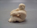 Figure netsuke figurine bone tusk mammoth miniature man japanese sitting 3.2 cm, photo number 5