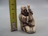 Netsuke figure figurine mammoth bone miniature man musician japanese playing weight 56.29g, photo number 4