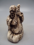 Netsuke figure figurine mammoth bone miniature man musician japanese playing weight 56.29g, photo number 6