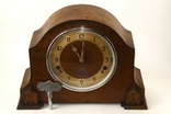 Quarter-striking mantel clock with GARRARD key England., photo number 2