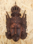 Деревянная маска с изображением божества, фото №2