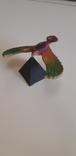 Птица балансирующая на пирамиде, фото №3