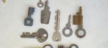 Лот старинных и винтажный ключей, фото №3