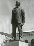 Пам'ятник Леніну весілля молодят чоловік жінка, фото №3