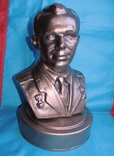Бюст Юрия Гагарина на подставке, космос, фото №2