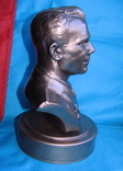 Бюст Юрия Гагарина на подставке, космос, фото №4