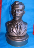 Бюст Юрия Гагарина на подставке, космос, фото №9
