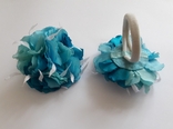 Резиночки для волос с голубыми цветами, фото №3
