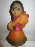 Гумова грузинська лялька з фруктами 20см лялька СРСР, фото №2
