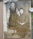 Две бабушки, вышиванка и бусы, photo number 2