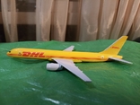 Модель Боинга DHL на подставке, фото №3