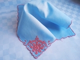 Носовой платок голубой, розовая вышивка., фото №3