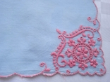 Носовой платок голубой, розовая вышивка., фото №2