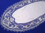 Салфетка овальная кремовая, вышивка, венецианское кружево, размер 27 х 80 см., фото №2