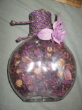 Пляшка декоративна інтер'єрна заповнена квітами магнолії., фото №2