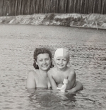 1966г. С куклой в реке, фото №2