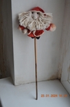 Новогодняя игрушка "Дед Мороз (Санта Клаус)" на палочке. Ткань. Высота 31 (10) см. №19, фото №3
