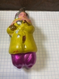 Стара ялинкова іграшка дівчинка з поросячком, фото №11