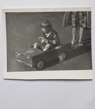 Ребенок девочка на педальной машине Нева 12х15 см., фото №2